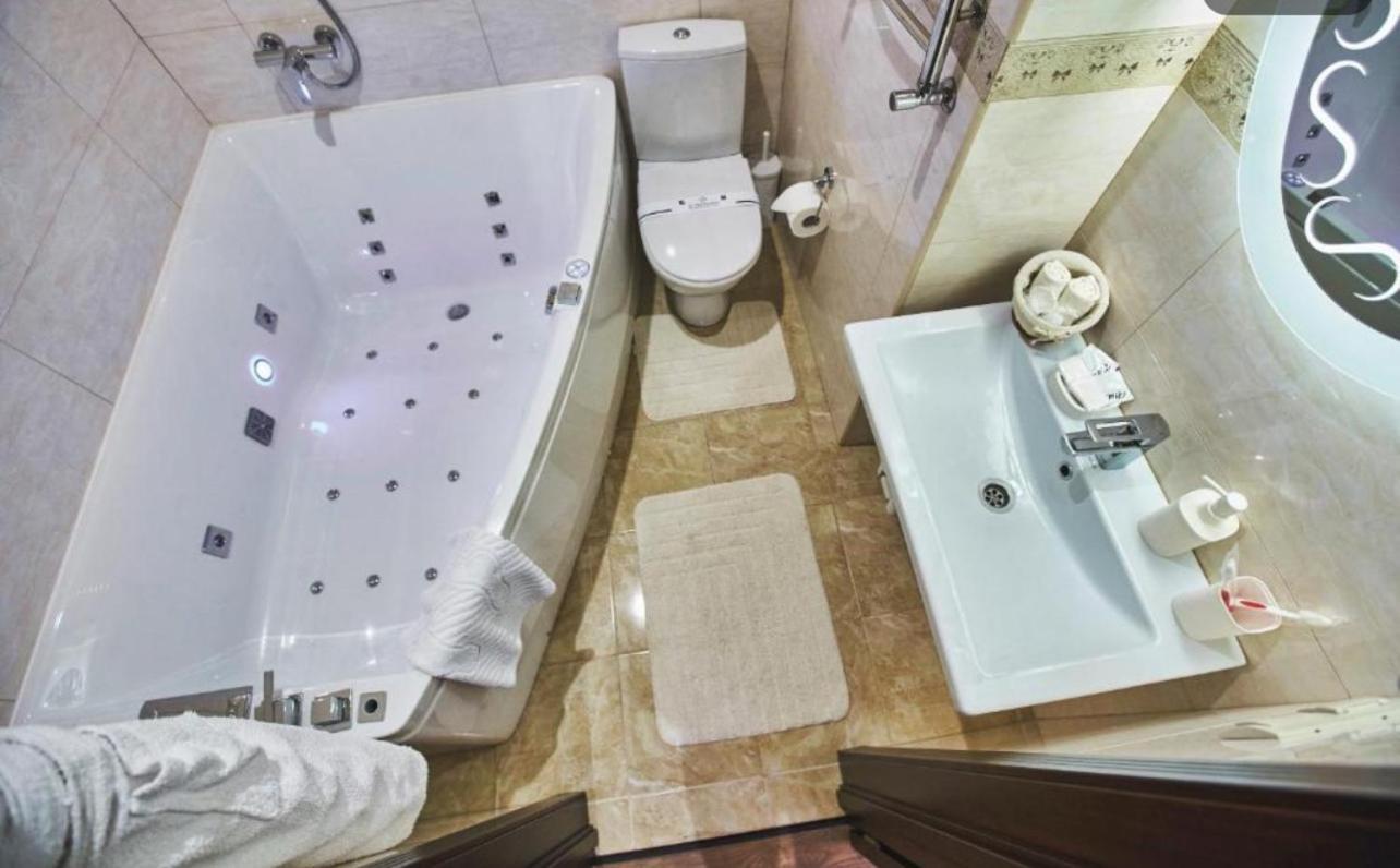 Готель Ангел На Великій Кільцевій Sofiivska Borshchahivka Kültér fotó